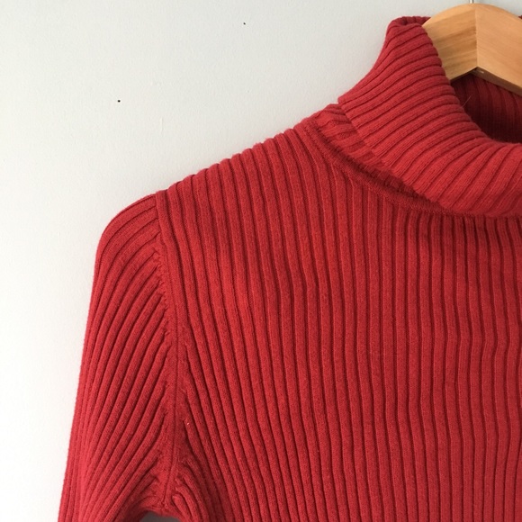 Red turtle neck sweater - Picture 3 of 3
